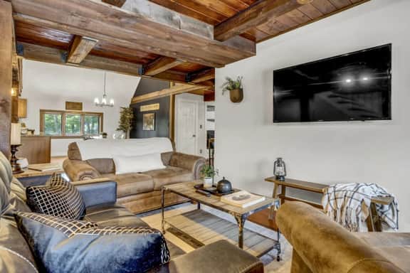 Downtown Wolfeboro Luxe | Walk to Shops & Docks