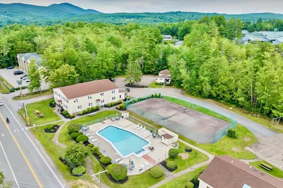 Winnipesaukee Retreat| Beach + Pool| Dock Option