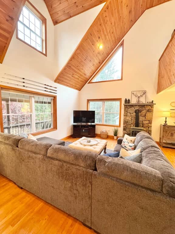 Winnipesaukee Retreat | Hot Tub | Suissevale Beach - Image 3