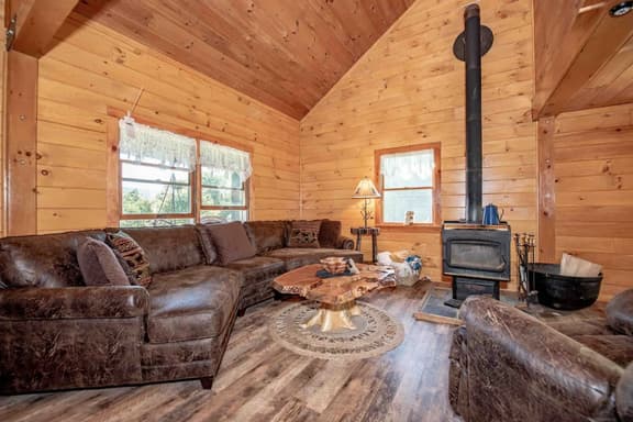 Off-Grid Cabin | Peaceful | Peakaboo Mountain View