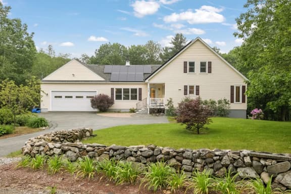 Hot Tub Retreat | Arcade + Slopes | Winnipesaukee