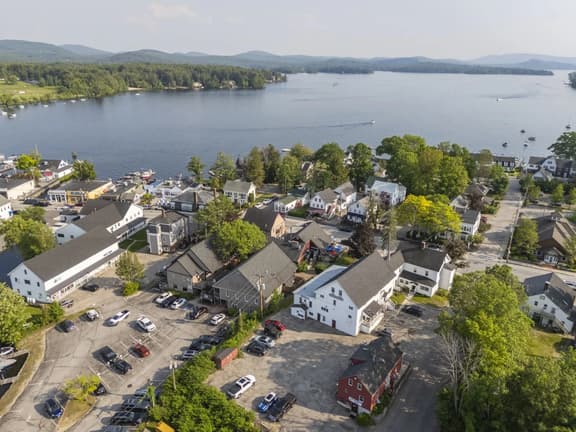 Downtown Luxury |Walk to Shops + Docks | Wolfeboro