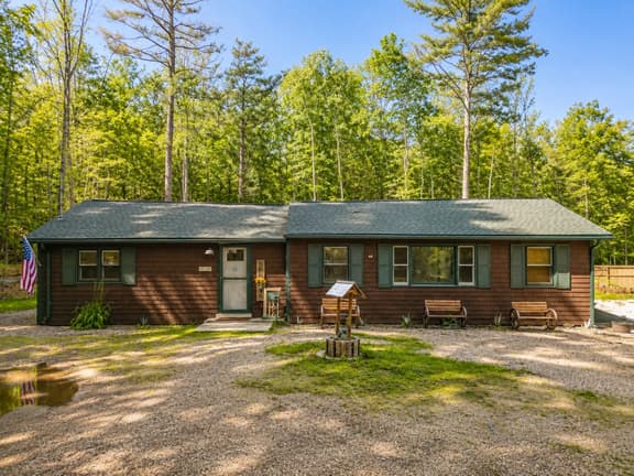 Winni Getaway | Games + Fire Pit | Lakes Region